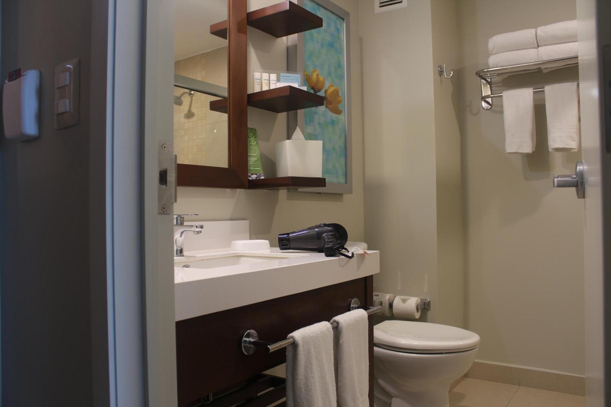 Hampton Inn By Hilton Mérida Esterno foto
